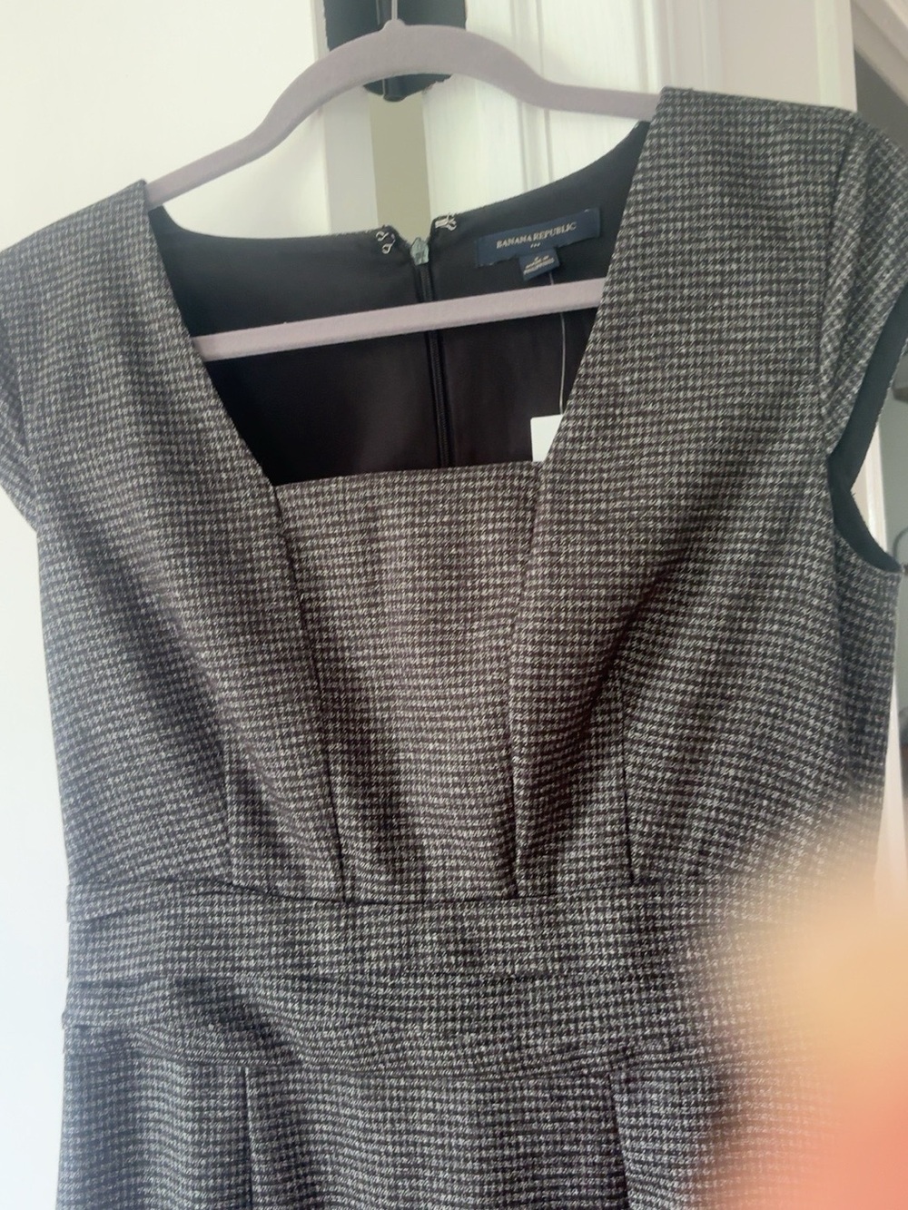 Banana Republic Vintage Y2K Houndstooth Sheath Dress
Square Neck Cap Sleeve -NWT - Picture 4 of 7